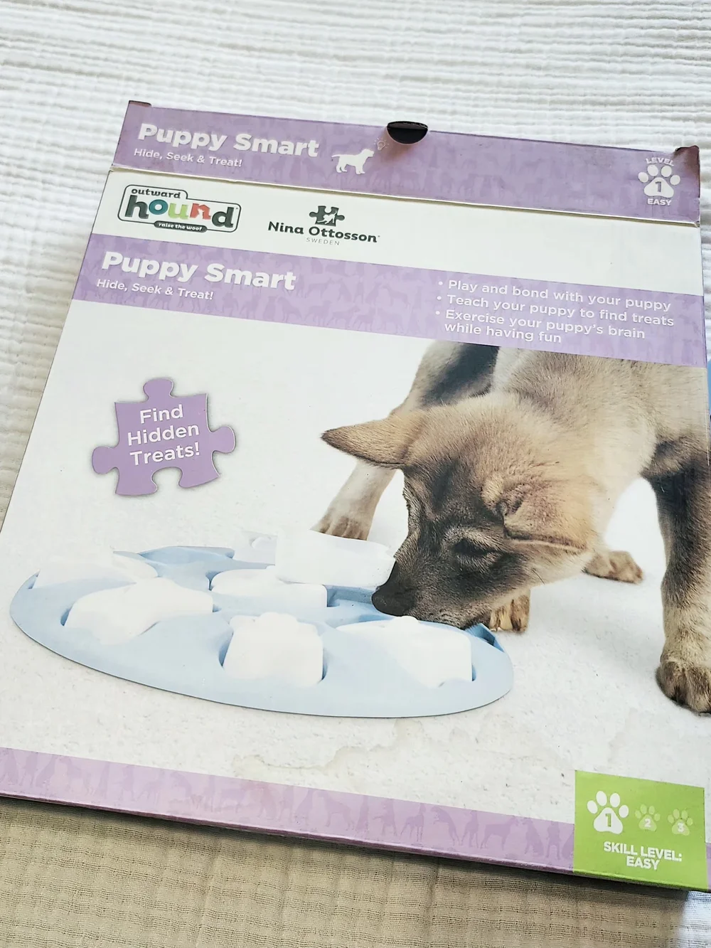 Nina Ottosson Level 1 Slow Feed Dog Puzzle Toy – Light Blue & Cream Treat